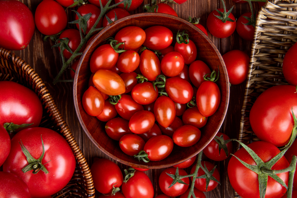 plum tomatoes, tomato